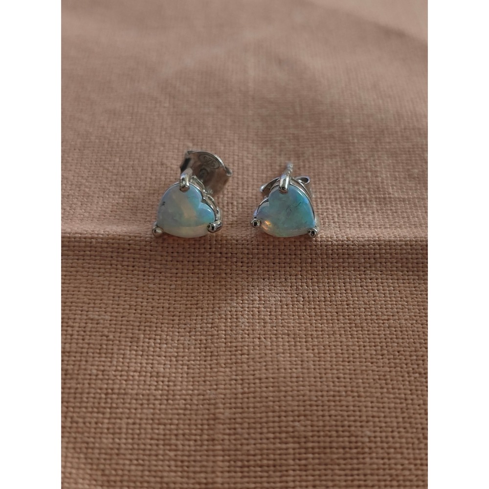 925 Sterling Silver Heart Lab Opal Stud Earrings Iridescent White Blue Dainty - Picture 1 of 3